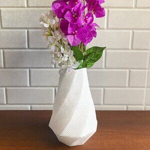 3D Printed Twisted White Vase – Modern Spiral Geometric Textured Home Décor